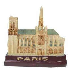 Catedral Notre-Dame em resina