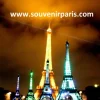 Torre Eiffel cintilante e luminosa