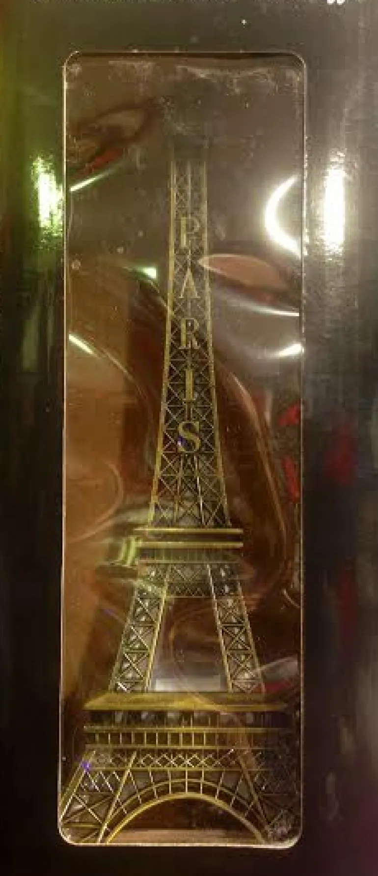 Torre Eiffel cintilante e luminosa