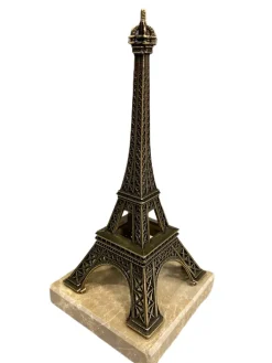 Torre Eiffel de metal fabricada na França em uma verdadeira base